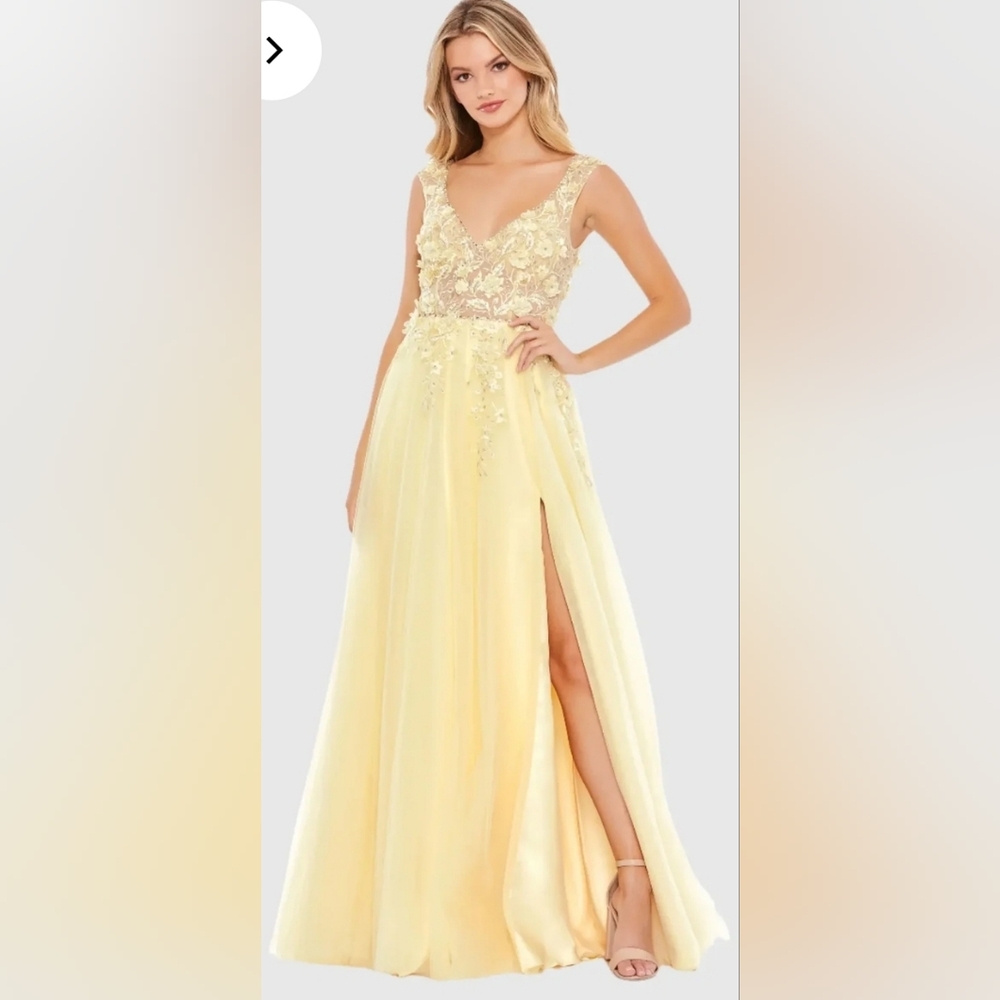 Elegant Yellow Lace Evening Gown
